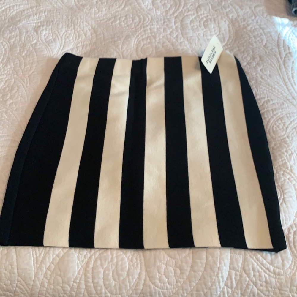 Cream/black striped mini skirt 🛍️ - Picture 1 of 4